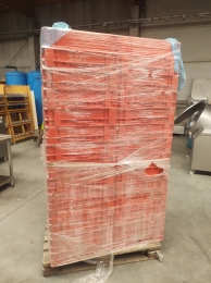 52 Stackable crates